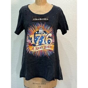 A Rare Bird Womens 1776 Patriotic Distressed Rhinestone Graphic T-Shirt S/M NWT